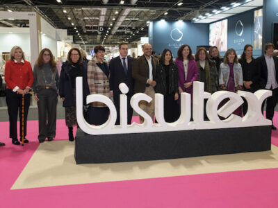 Los Cabildos Insulares Tenerife Moda, Gran Canaria Moda Cálida, Lanzarote Moda e Isla Bonita Moda, respaldaron la participación de 18 firmas canarias en Bisutex y en Momad