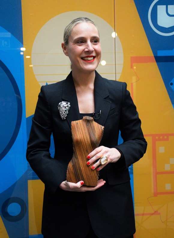 Miren Arzalluz recibe el premio Felicidad Duce de LCI Barcelona: “Los estudios de moda todavía son emergentes, hay que abrir camino”