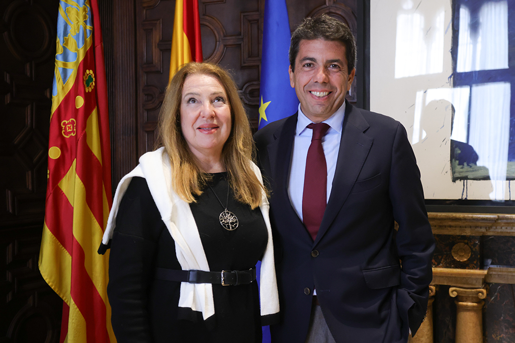 El presidente de la Generalitat Valenciana, Carlos Mazón, mantiene una reunión con la empresaria y diseñadora Sara Navarro