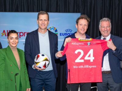 De izquierda a derecha, Valentina Maceri, exfutbolista; Oliver Bierhoff, leyenda del fútbol y fundador de Global Sports Business; Gary Topp, Director Comercial Europeo de AliExpress; y Guy-Laurent Epstein, director de marketing de la UEFA
