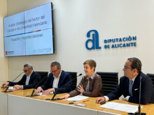 La Asociación Valenciana de Empresarios del Calzado (Avecal) presenta un informe que constata la fortaleza del sector del calzado