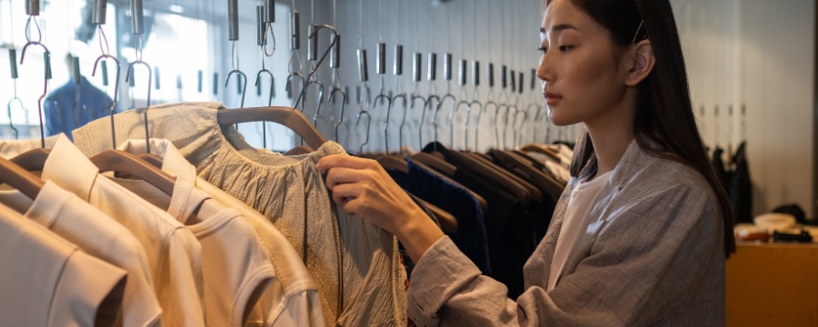 CEIM pone de manifiesto que las tiendas de ropa no consiguen recuperar las ventas, a pesar del incremento de compras de turistas, según datos del último informe anual de Acotex