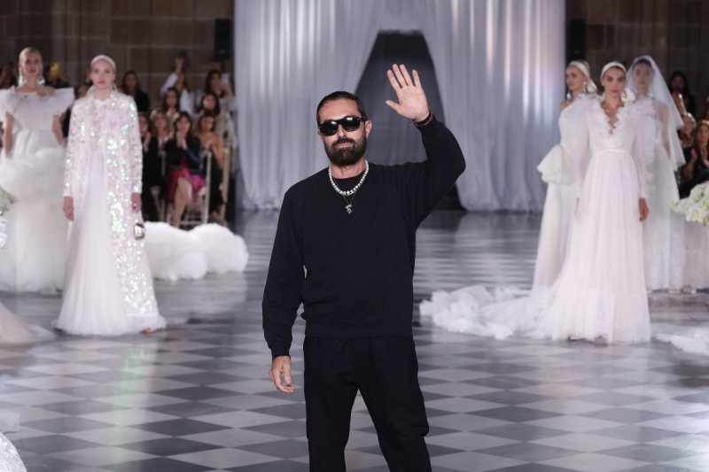 Giambattista Valli deslumbra a Barcelona en la Bridal Night con su primer desfile de moda nupcial en Barcelona Bridal Fashion Week