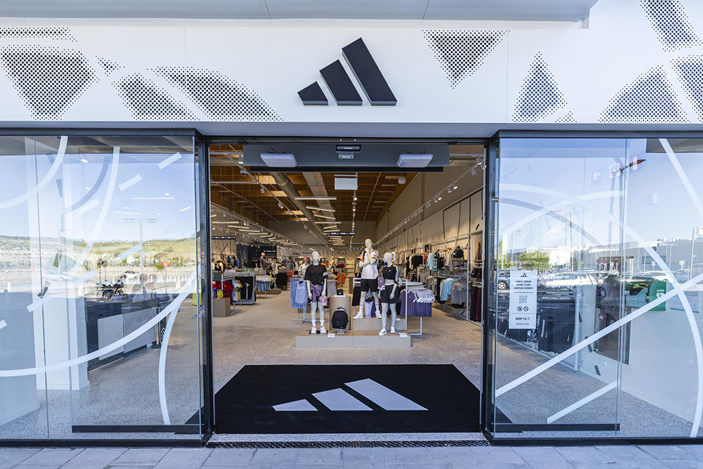 Adidas abre su primera tienda factory outlet en Castilla y Leon Ediciones Sibila