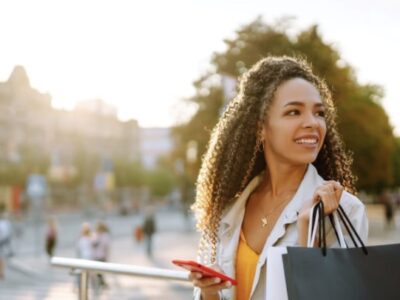 Cada persona en España dispone de 6.017 euros al año para gastar en tiendas