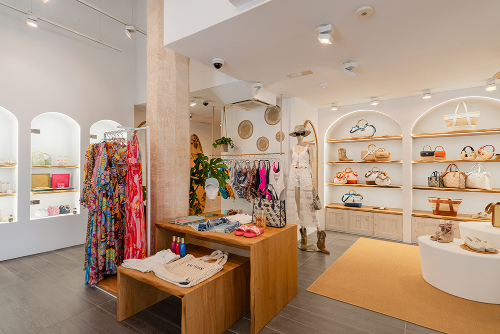 Guess presenta la nueva imagen de su tienda en Ibiza