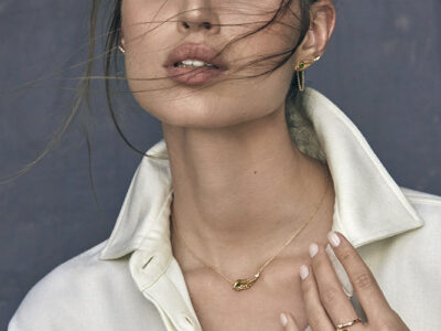 Viste tu cuello con los colgantes más especiales de Carrera y Carrera