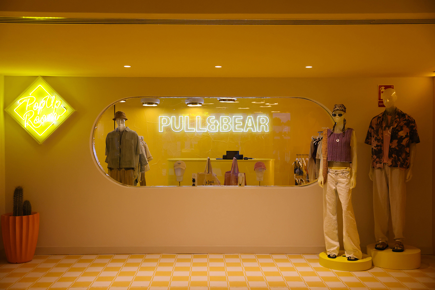 Pull&Bear desembarca en Ibiza con su proyecto Not Just A DJ y una pop up store en el Hotel Los Felices