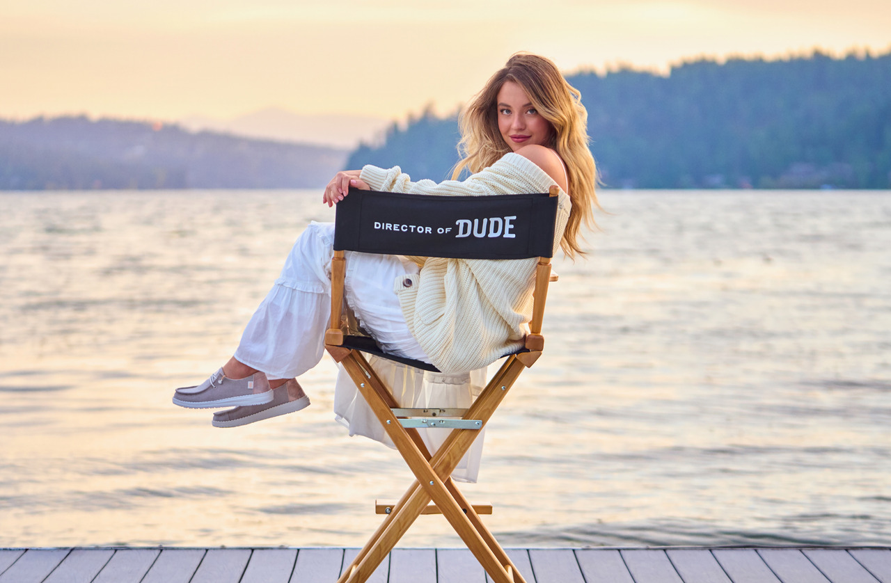 HeyDude presenta a Sydney Sweeney como su nueva brand ambassador mundial