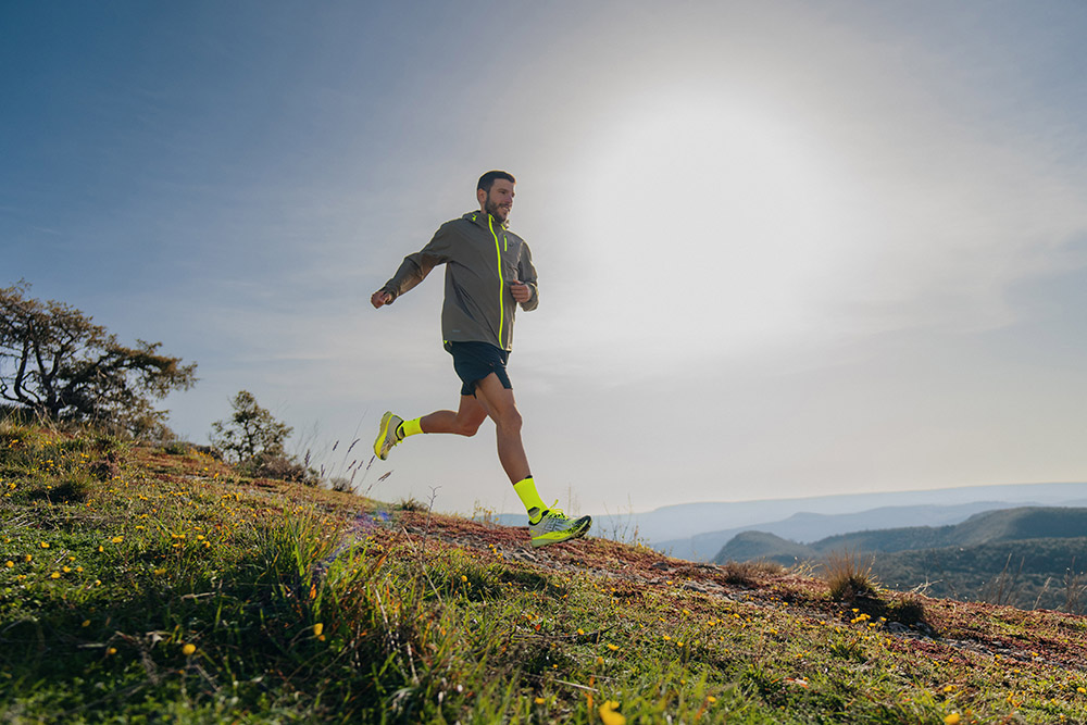 ASICS lanza una nueva innovación en velocidad para los senderos: METAFUJI