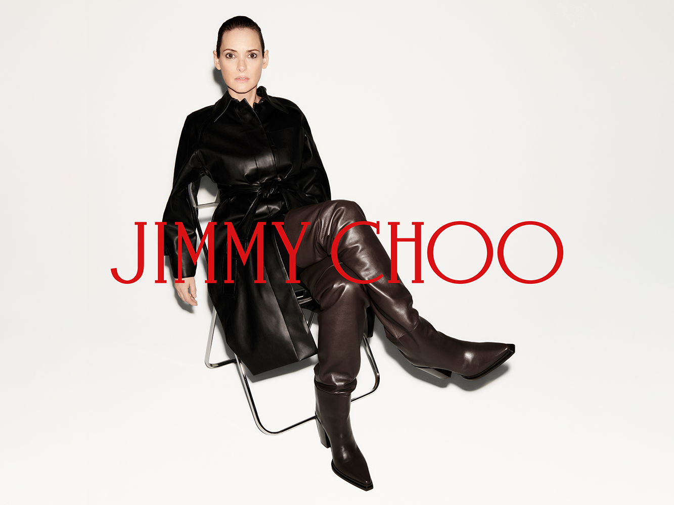 Winona Ryder protagoniza la nueva campaña autumn 2024 de Jimmy Choo