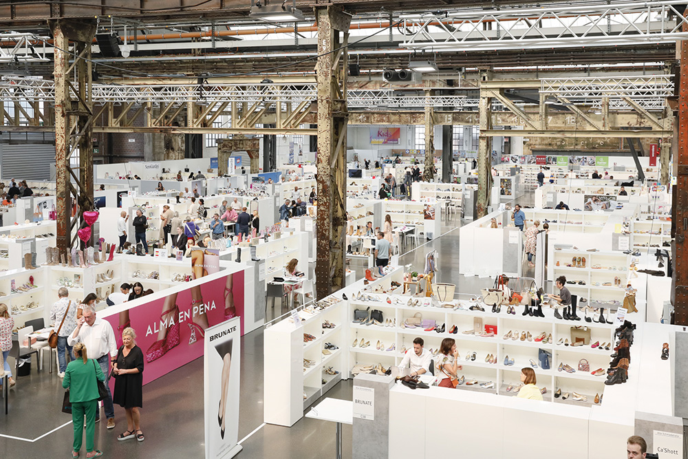 68 marcas españolas de calzado y accesorios participan de la mano de la Federación de Industrias del Calzado Español (FICE) en Shoes Düsseldorf presentando sus colecciones para el Verano 25