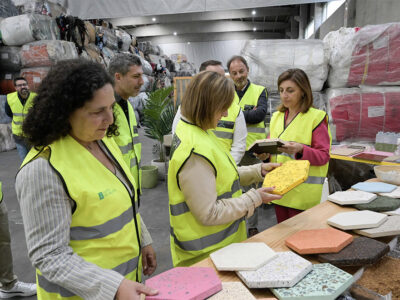 La Xunta destinó 3,5 M€ en ayudas para apoyar iniciativas de empresas, autónomos y entidades sociales para el tratamiento de residuos textiles en Galicia