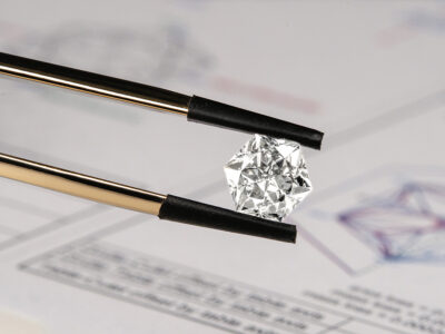 Chaumet lanza el primer colgante Bee My Love totalmente rastreable