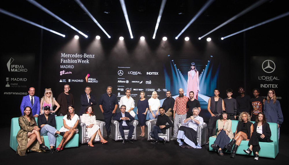 Foto de familia de los diseñadores de la 80ª edición de Mercedes-Benz Fashion Week Madrid