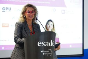 La presidenta y directora creativa de LOLA CASADEMUNT, Maite Casademunt, recibe el Premio “We Leadership Awards”