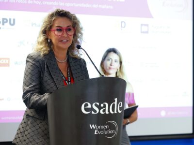 La presidenta y directora creativa de LOLA CASADEMUNT, Maite Casademunt, recibe el Premio “We Leadership Awards”