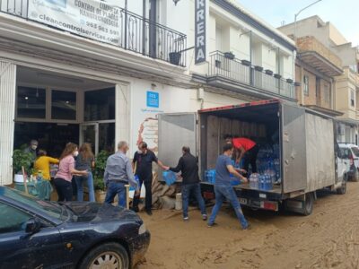 Ola de solidaridad de la red de asociaciones de comerciantes, gremios y mercados municipales organizados por Confecomerç a las zonas afectadas por la DANA