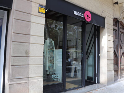 La Fundación Formació i Treball abre la undécima tienda Moda re- de Cáritas en Barcelona