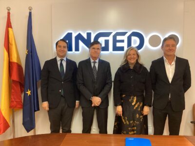 El Observatorio Textil y Moda (OTYM) y ANGED firman un convenio para colaborar en asuntos como la digitalización y la transición hacia una economía sostenible