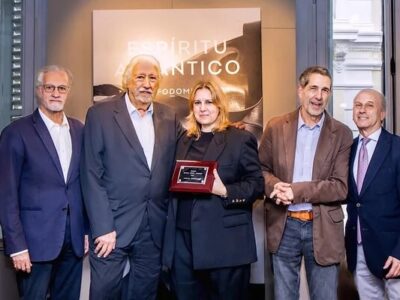 Adolfo Domínguez recibe el Premio Miguel Ángel Furones de Presidentex