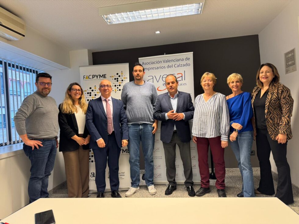 Avecal, Facpyme y los sindicatos UGT y CCOO pactan el nuevo convenio del comercio de calzado y marroquinería