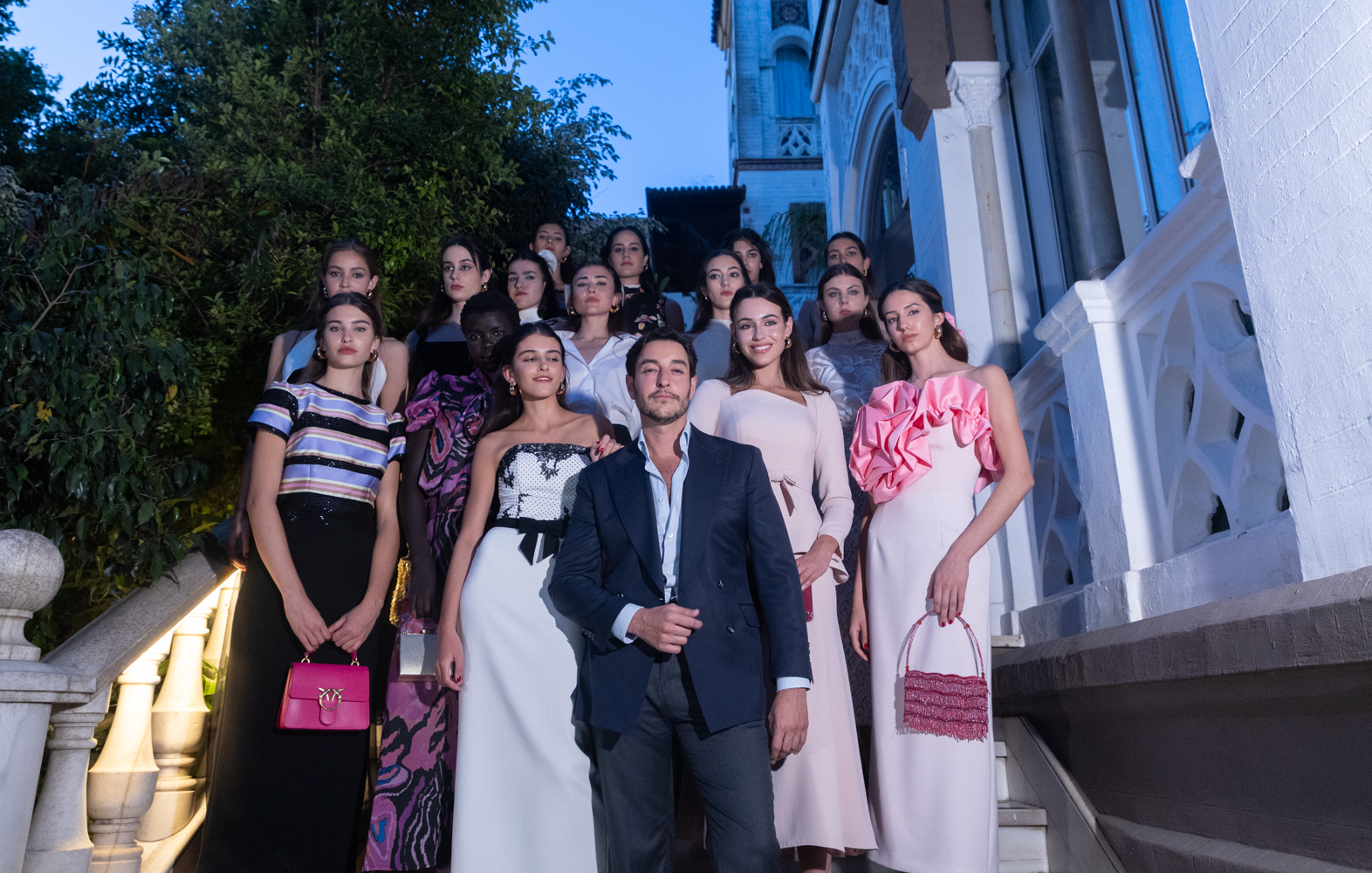 Nicolás Montenegro presenta “Rinascere”, su colección con “estampados andaluces y siluetas italianas”