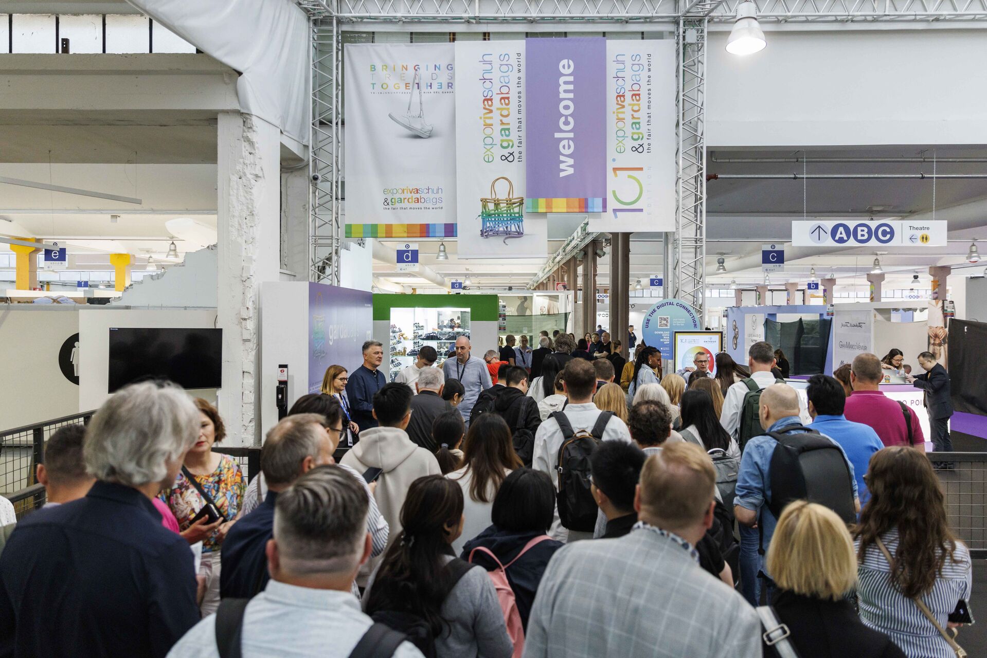 La Federación de Industrias del Calzado Español (FICE) coordina la participación de 48 empresas con 75 marcas de calzado español en la 103º feria Expo Riva Schuh & Gardabags