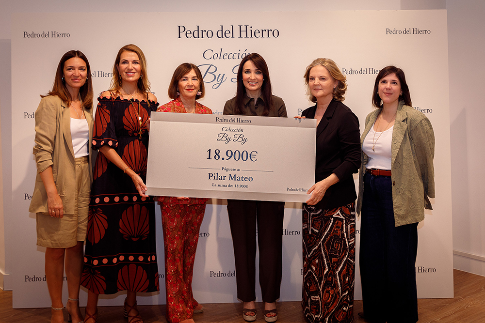 Pedro del Hierro entrega cerca de 20.000€ al proyecto WomenPaintToo de Pilar Mateo en Paiporta
