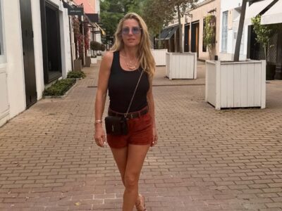 Elsa Pataky apuesta por el estampado animal con estas sandalias de Gioseppo