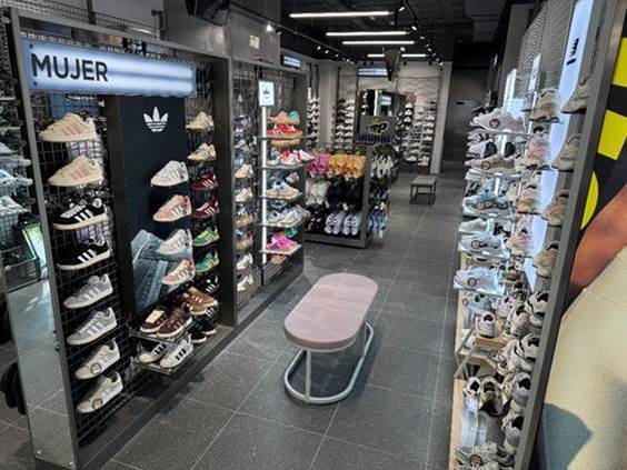 JD aterriza en el corazón de Tenerife con una nueva tienda en el Centro Comercial Azaña