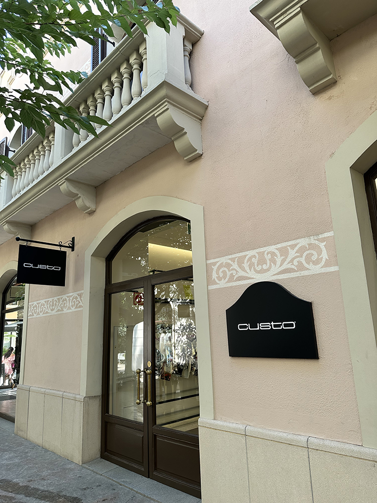 Custo Barcelona llega a La Roca Village con una pop-up store exclusiva