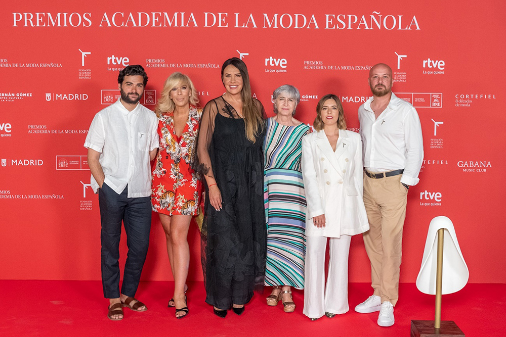 La II edición de los Premios Academia de la Moda Española desvela sus nominados y a Karla Sofía Gascón como presentadora