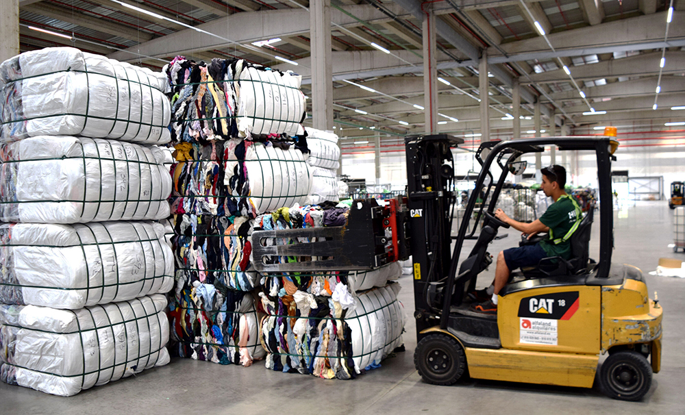 Humana se muda y estrena nueva planta de clasificación de ropa y calzado usado en un momento clave del sector