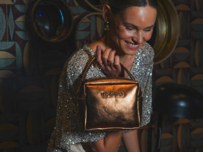 Hammerhoj, una colección de bolsos inspirados en la isla de Lanzarote en tonos neutro y atemporales con algún toque de brillo