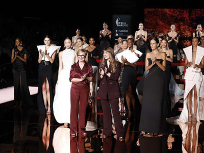 Isabel Sanchís deslumbra en MBFW con una colección que fusiona tradición japonesa y vanguardia española