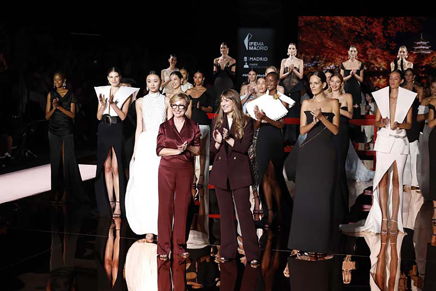 Isabel Sanchís deslumbra en MBFW con una colección que fusiona tradición japonesa y vanguardia española