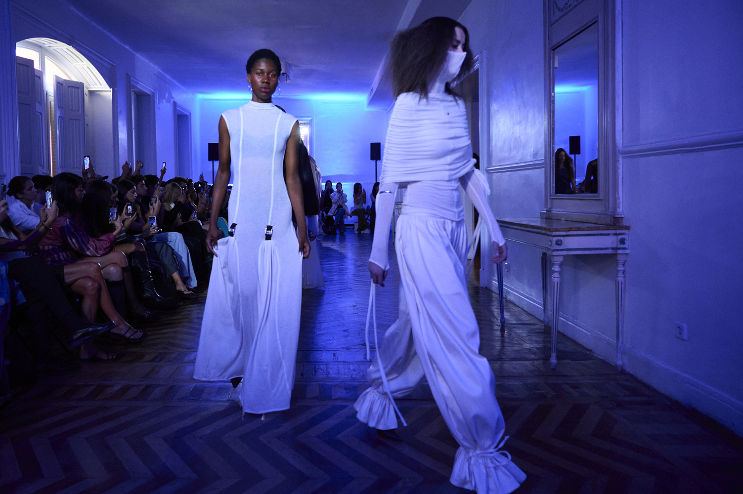 E.R.A.X. presenta “Brote” en Madrid es Moda: una colección que convierte la fragilidad mental en gesto estético