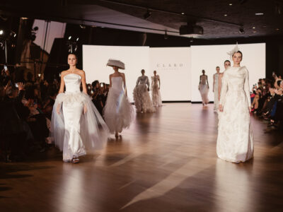 Guetaria ha vuelto a convertirse en epicentro de la moda para celebrar el San Sebastián Moda Festival Otoño-Invierno 2025/26. En el icónico Museo Balenciaga, escenario que respira la esencia de la moda, CLARO Couture ha presentado Memory | El tiempo y tú, su nueva colección nupcial destinada a las novias de 2026. Una pasarela sobre la que la organización del festival ha distinguido a la firma andaluza con la entrega de la Aguja de Oro, en reconocimiento a más de cuatro décadas de elegancia, maestría y dedicación al arte de la confección. Bajo el sello de su línea Bridal CLARO, la firma andaluza ha desplegado una propuesta donde el blanco se erige como absoluto protagonista, con 25 creaciones que dialogan entre arquitectura, poesía y la herencia eterna de Balenciaga. “Queremos rendir nuestro homenaje personal y sincero”, expresaba Beatriz Claro, Head of Design de la firma. Pensada para la novia contemporánea, Memory conserva la elegancia y sofisticación del traje de novia clásico, pero lo hace reinterpretando también sus códigos con un lenguaje de diseño más cercano a las tendencias actuales: espaldas abiertas, cierres simbólicos, volúmenes ligeros y precisos, y líneas que esculpen con sutileza la silueta femenina. Como una imagen que permanece en la memoria, cada pieza se enriquece con encajes delicados y detalles que otorgan significado, historia y emoción. Más allá de la moda nupcial, Memory plantea una reflexión sobre el paso del tiempo y la permanencia de la memoria en la moda: cada diseño funciona como un testimonio vivo, un puente entre tradición y modernidad que invita a recordar de dónde venimos. El Museo Balenciaga se ha teñido de blanco para acoger esta colección de Bridal CLARO que respira una belleza silenciosa pero indiscutible, elegante y atemporal, destinada a vestir a las novias de una nueva generación con el sello inconfundible de la costura a medida. 1.jpg 2.jpg 4.jpg 5.jpg 7.jpg 8.jpg NdP_IMAGEN_PORTADA_OK_(14).jpg NdP_IMAGEN_PORTADA_OK_(15).jpg Crédito de las imágenes: Oier Aso Poza (ARTEFOTO) Sobre CLARO Couture CLARO Couture nació en Sevilla en 1983 de la mano del diseñador Fernando Claro, con el objetivo de reivindicar una moda elaborada de forma artesanal, cuidada y a medida. Más de cuarenta años después, la firma sigue apostando por diseños exclusivos y de producción local, desarrollados íntegramente en su taller de Dos Hermanas. Hoy, Beatriz Claro, hija del fundador, dirige la marca junto a él, aportando una visión contemporánea que ha consolidado su presencia tanto en pasarelas nacionales como en el mercado internacional. Con una propuesta estética que combina tradición, vanguardia y excelencia en la confección, CLARO Couture se ha posicionado como uno de los grandes referentes de la costura de autor en España.