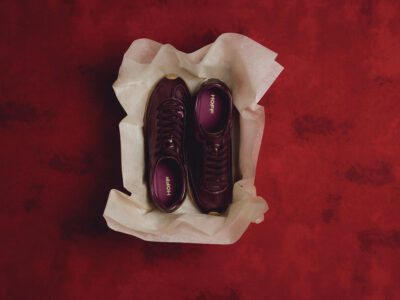 Glow on! Así son las sneakers que iluminan tu look de la mañana a la noche