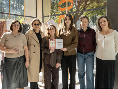 La Agencia de Residuos de Cataluña (ARC) y Rec.0 premian a dos alumnas de la escuela ESDAPC Campus Llotja por la mejor propuesta de moda sostenible