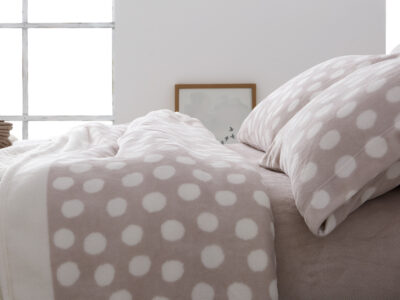 Iconos de la alta costura en la ropa de cama de Burrito Blanco, el motivo Polka Dot