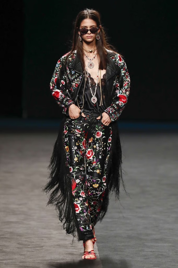 María Escoté: Piezas de archivo