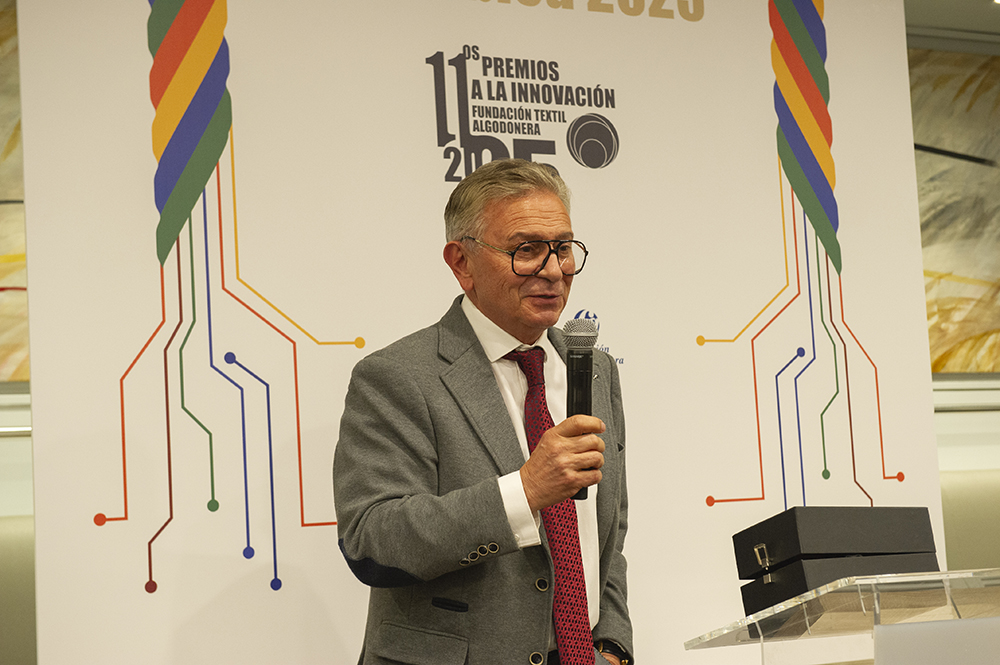 La Asociación Industria Textil Algodón AITPA homenajea a Pepe Serna, presidente de ATEVAL, y a Jaume Valeri de Fontfilva con la “Flor del Algodón”