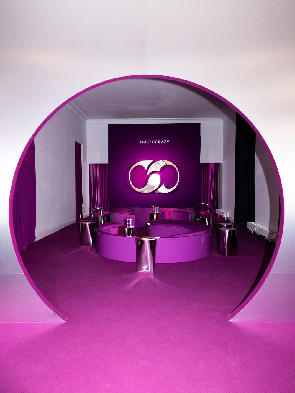 Aristocrazy celebra su imagen renovada en un espacio efímero e inmersivo que convierte su rebranding en una experiencia 360º