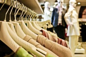 GELT - El 42,7 % de los consumidores recortará su presupuesto en moda en Navidad