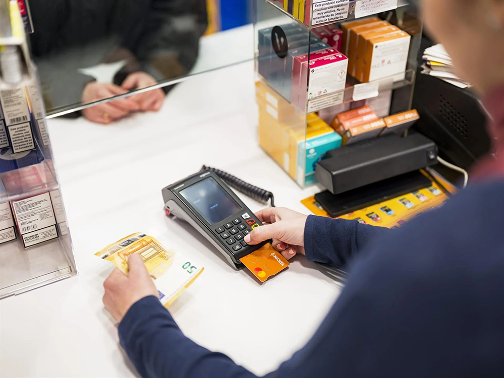 El efectivo sigue siendo el método de pago líder en España: 3 de cada 4 españoles lo usa cada semana, según Nickel