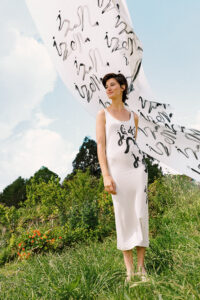 SKFK adelanta el SS26 con una cápsula de Navidad donde la moda habla (literalmente)