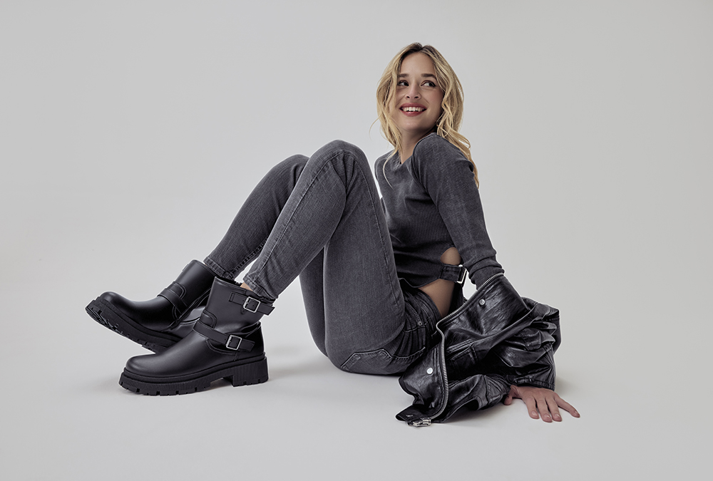 Esta temporada, las biker boots negras vuelven a conquistar el armario de las chicas modernas