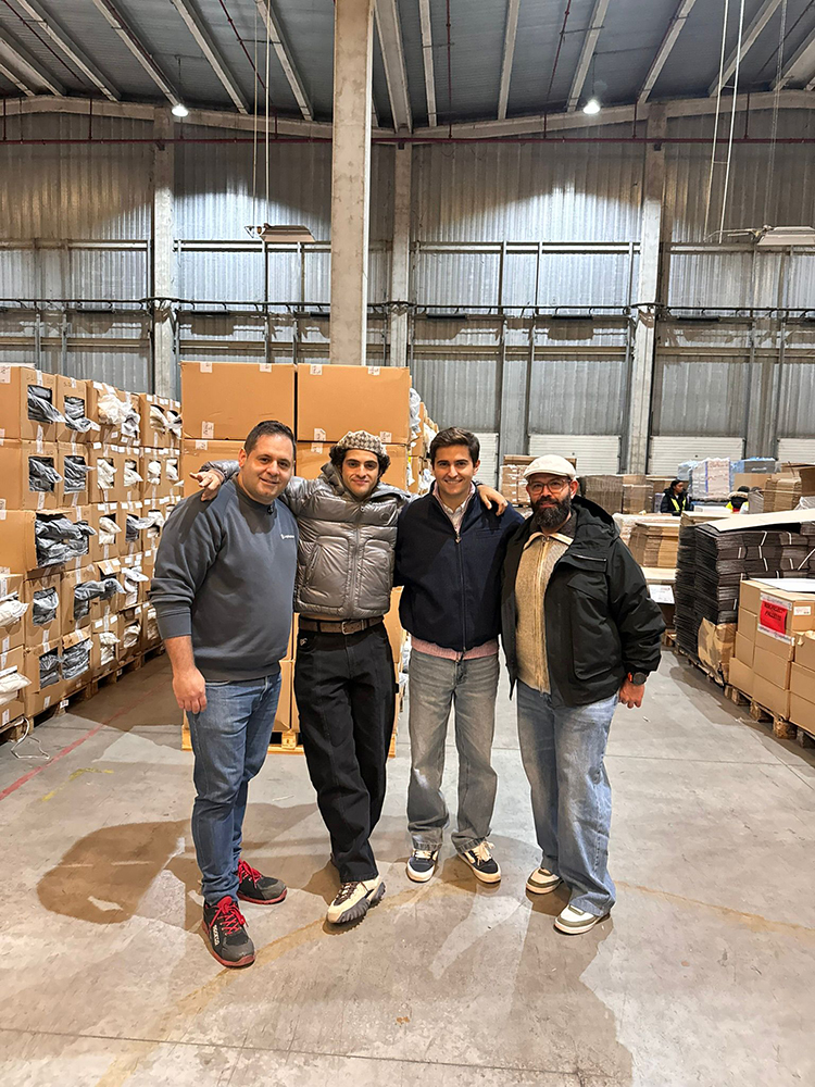 de izquierda a derecha, Jordi Oliveras (Logisfashion Site Manager), Bruno Casanovas, Álex Benlloch (fundadores) Luis Nofuentes (Head Logistics de Nude Project)